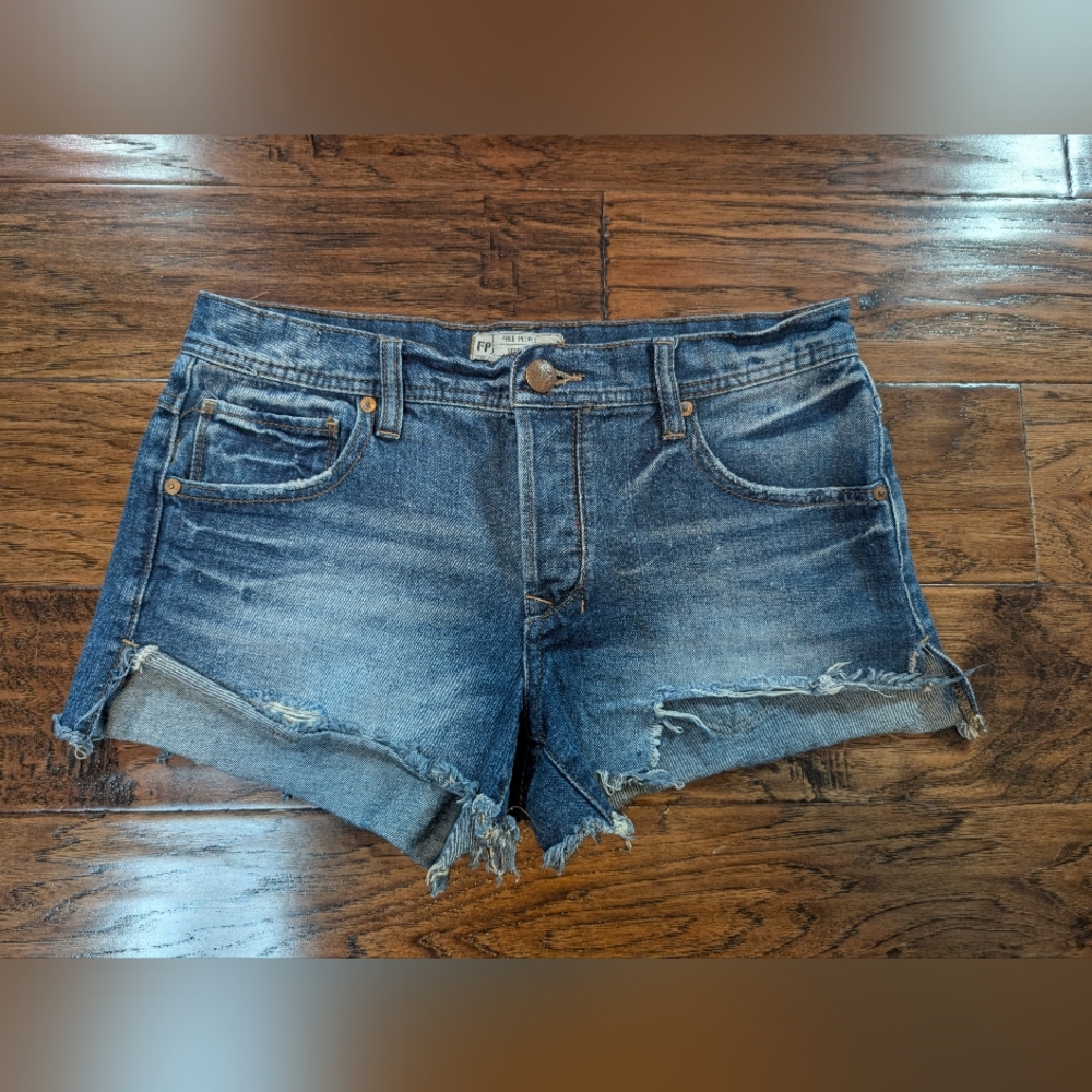 Free People Distressed Denim Jean Shorts Size 27